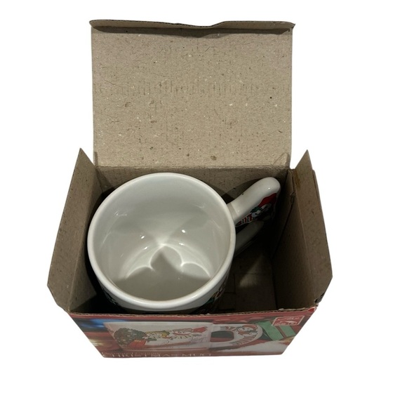 Christmas Mug with Fancy Handle Decorated - New in Box - Picture 5 of 15